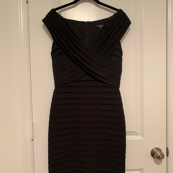 Tadashi Shoji Black Tiered Layered Sheath Dress - Sz L - Picture 6 of 9